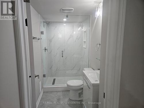 8 Maplewood Drive, Whitby, ON - Indoor Photo Showing Bathroom