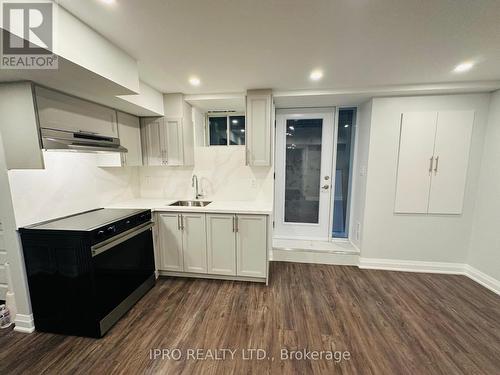 79 Barkerville Drive, Whitby, ON - Indoor Photo Showing Kitchen With Upgraded Kitchen