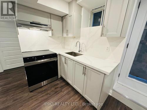 79 Barkerville Drive, Whitby, ON - Indoor Photo Showing Kitchen With Upgraded Kitchen