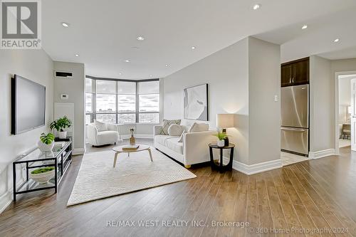 1705 - 7420 Bathurst Street, Vaughan, ON - Indoor Photo Showing Living Room