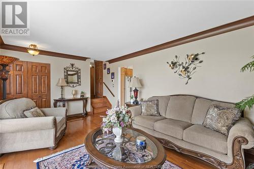 9170 Broderick, Lasalle, ON - Indoor Photo Showing Living Room