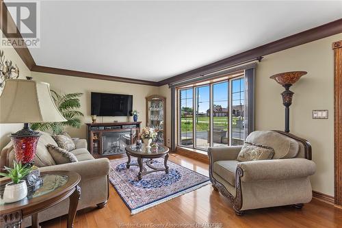 9170 Broderick, Lasalle, ON - Indoor Photo Showing Living Room