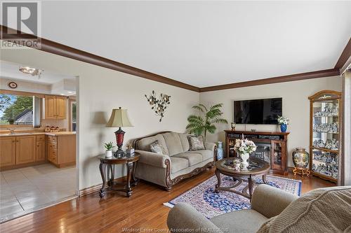 9170 Broderick, Lasalle, ON - Indoor Photo Showing Living Room