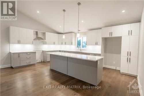 5 Whitetail Avenue, South Stormont, ON - Indoor Photo Showing Kitchen