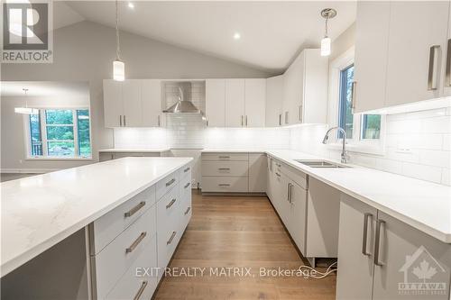 5 Whitetail Avenue, South Stormont, ON - Indoor Photo Showing Kitchen With Double Sink With Upgraded Kitchen