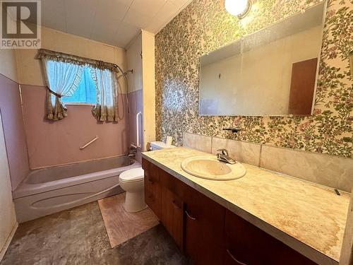 7746 Mccallum View Drive, Grand Forks, BC - Indoor Photo Showing Bathroom