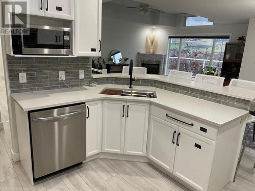 7116 Lakeridge Drive, Vernon, BC - Indoor Photo Showing Kitchen With Upgraded Kitchen