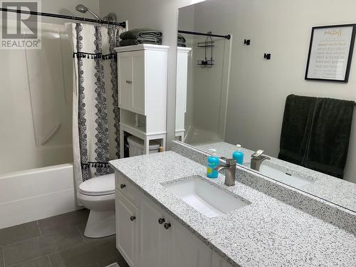 7116 Lakeridge Drive, Vernon, BC - Indoor Photo Showing Bathroom