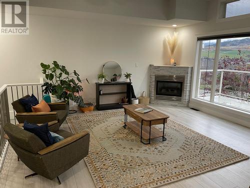 7116 Lakeridge Drive, Vernon, BC - Indoor Photo Showing Living Room With Fireplace