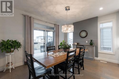 2142 Wateroak Drive, London, ON - Indoor Photo Showing Dining Room