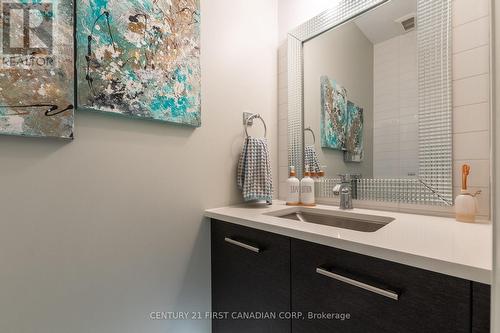 2142 Wateroak Drive, London, ON - Indoor Photo Showing Bathroom