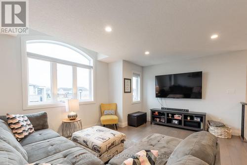 2142 Wateroak Drive, London, ON - Indoor Photo Showing Living Room