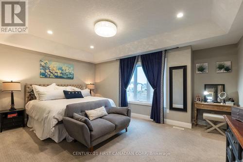 2142 Wateroak Drive, London, ON - Indoor Photo Showing Bedroom