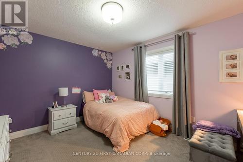 2142 Wateroak Drive, London, ON - Indoor Photo Showing Bedroom