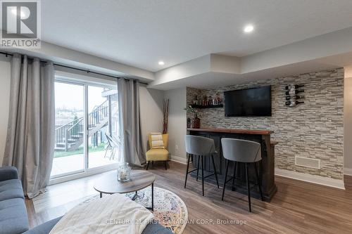 2142 Wateroak Drive, London, ON - Indoor Photo Showing Living Room