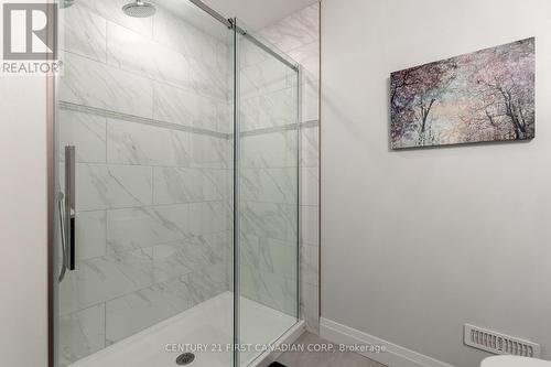 2142 Wateroak Drive, London, ON - Indoor Photo Showing Bathroom