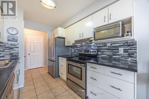 704 - 162 Martindale Road, St. Catharines (453 - Grapeview), ON - Indoor Photo Showing Kitchen With Double Sink With Upgraded Kitchen