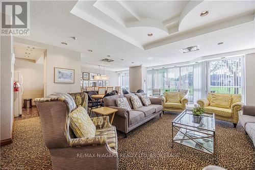 704 - 162 Martindale Road, St. Catharines (453 - Grapeview), ON - Indoor Photo Showing Living Room