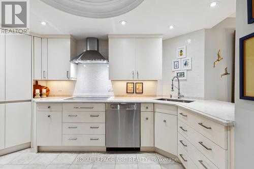 2203 - 701 Geneva Street, St. Catharines (437 - Lakeshore), ON - Indoor Photo Showing Kitchen