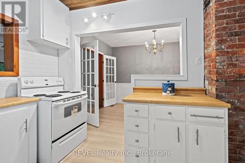 273 Dufferin Street, Fort Erie, ON - Indoor Photo Showing Kitchen