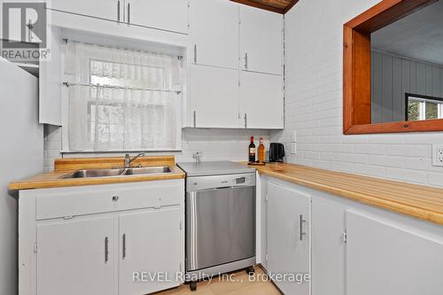 273 Dufferin Street, Fort Erie, ON - Indoor Photo Showing Kitchen With Double Sink