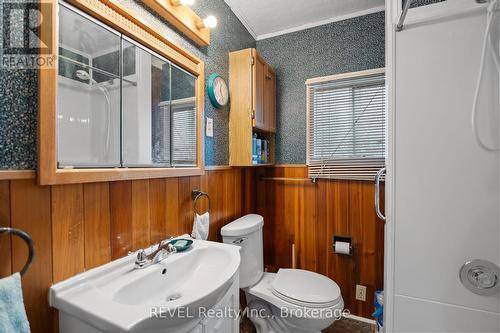 273 Dufferin Street, Fort Erie, ON - Indoor Photo Showing Bathroom