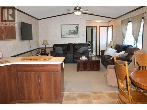 7805 Dallas Drive Unit# 11, Kamloops, BC - Indoor Photo Showing Living Room