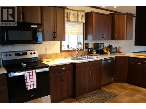 7805 Dallas Drive Unit# 11, Kamloops, BC - Indoor Photo Showing Kitchen With Double Sink