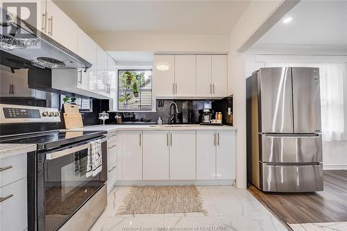 1928 Central, Windsor, ON - Indoor Photo Showing Kitchen