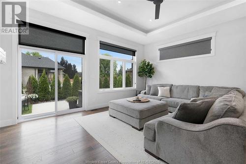 240 Old Tecumseh Road, Lakeshore, ON - Indoor Photo Showing Living Room