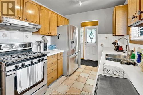 2664 Rivard Avenue, Windsor, ON - Indoor Photo Showing Kitchen