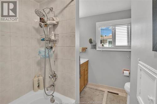 2664 Rivard Avenue, Windsor, ON - Indoor Photo Showing Bathroom