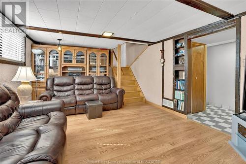 2664 Rivard Avenue, Windsor, ON - Indoor Photo Showing Living Room