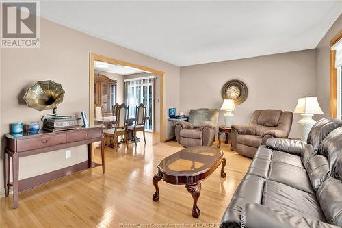 2664 Rivard Avenue, Windsor, ON - Indoor Photo Showing Living Room