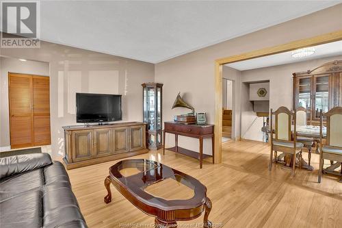 2664 Rivard Avenue, Windsor, ON - Indoor Photo Showing Living Room