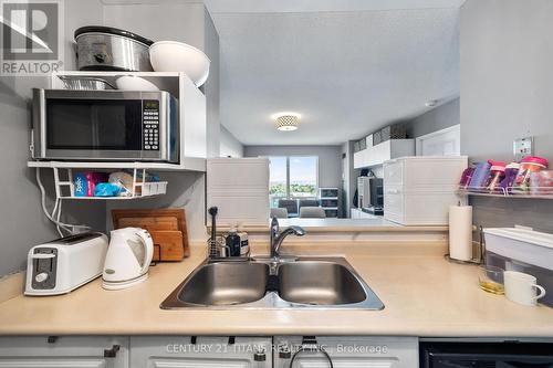 1813 - 1 Lee Centre Drive, Toronto, ON - Indoor Photo Showing Kitchen With Double Sink