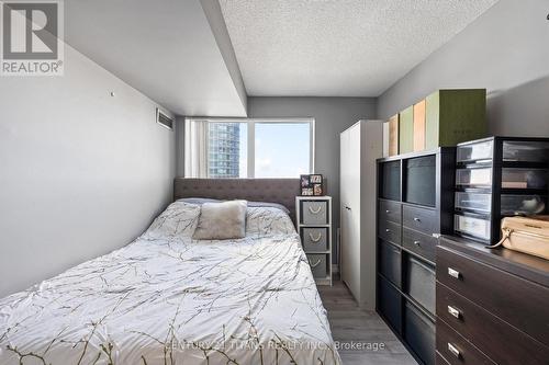 1813 - 1 Lee Centre Drive, Toronto, ON - Indoor Photo Showing Bedroom