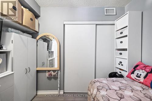 1813 - 1 Lee Centre Drive, Toronto, ON - Indoor Photo Showing Bedroom