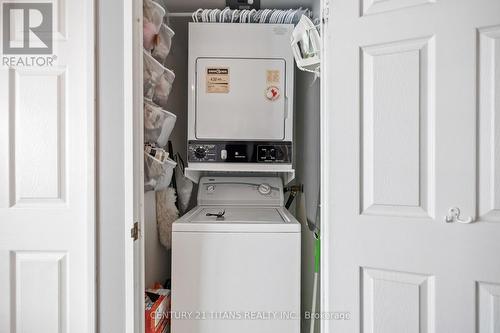 1813 - 1 Lee Centre Drive, Toronto, ON - Indoor Photo Showing Laundry Room