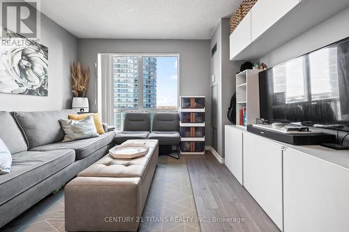 1813 - 1 Lee Centre Drive, Toronto, ON - Indoor Photo Showing Living Room