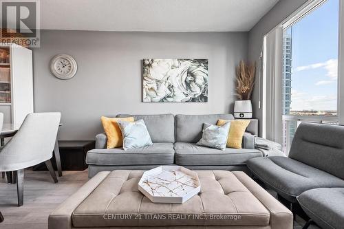 1813 - 1 Lee Centre Drive, Toronto, ON - Indoor Photo Showing Living Room