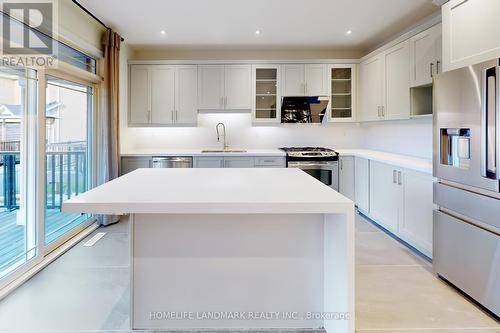 40 Spring Farm Road, Aurora, ON - Indoor Photo Showing Kitchen With Upgraded Kitchen