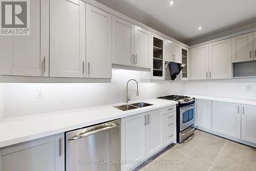 40 Spring Farm Road, Aurora, ON - Indoor Photo Showing Kitchen With Double Sink With Upgraded Kitchen