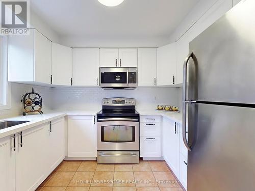 5109 Falconcrest Drive, Burlington, ON - Indoor Photo Showing Kitchen