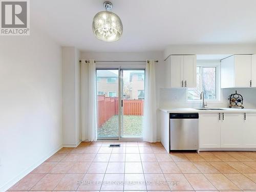 5109 Falconcrest Drive, Burlington, ON - Indoor Photo Showing Kitchen