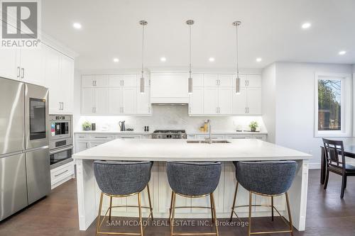 1029 Lorne Park Road, Mississauga, ON - Indoor Photo Showing Kitchen With Upgraded Kitchen