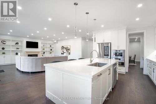 1029 Lorne Park Road, Mississauga, ON - Indoor Photo Showing Kitchen With Upgraded Kitchen