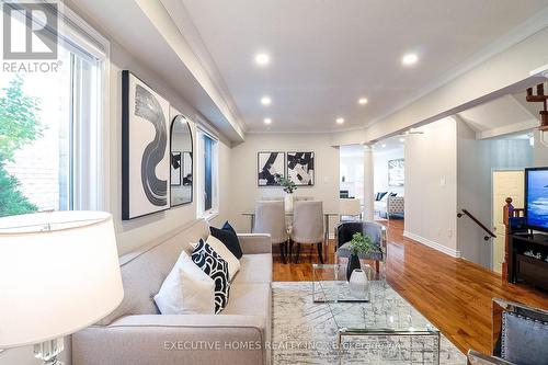 3938 Lacman Trail, Mississauga, ON - Indoor Photo Showing Living Room