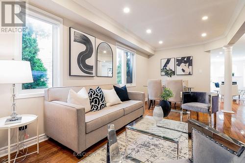 3938 Lacman Trail, Mississauga, ON - Indoor Photo Showing Living Room