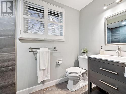 14 Kentmere Grove, Hamilton, ON - Indoor Photo Showing Bathroom